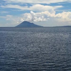 Asal Nama Manado Tua, Pulau Penghias Cakrawala