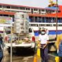 Kepada penumpang yang baru tiba di pelabuhan, Parapaga meminta petugas untuk bisa mengarahkan mereka agar lebih proaktif dalam mengikuti semua langkah pemeriksaan.