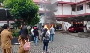 Pemkab Cuek, Aparat Desa Main Bakar