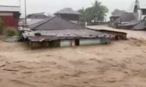 Diguyur Hujan, Manado Banjir Setinggi 4 Meter