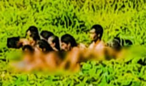 Aliran Hakekok, Pengikut Kaya Raya dan Telanjang Bersama