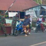 TNI Berbagi Takjil untuk Warga Bitung
