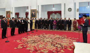 Jokowi Lantik Putra Papua Jadi  Menteri