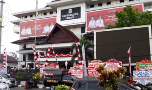 Laskar PDIP Antar AARS Masuk Balai Kota