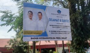Baliho Ucapan Sambut Pelantikan YSK, tak Ada Warna Merah