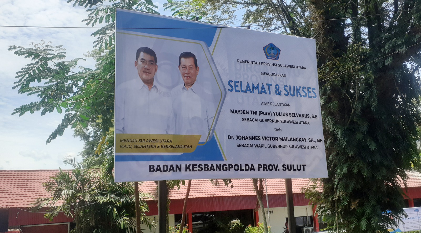 Baliho Ucapan Sambut Pelantikan YSK, tak Ada Warna Merah