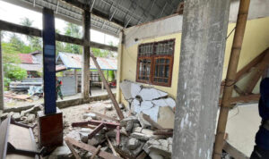 Pasca Gempa Poso: Bantuan Mengalir, Warga Trauma
