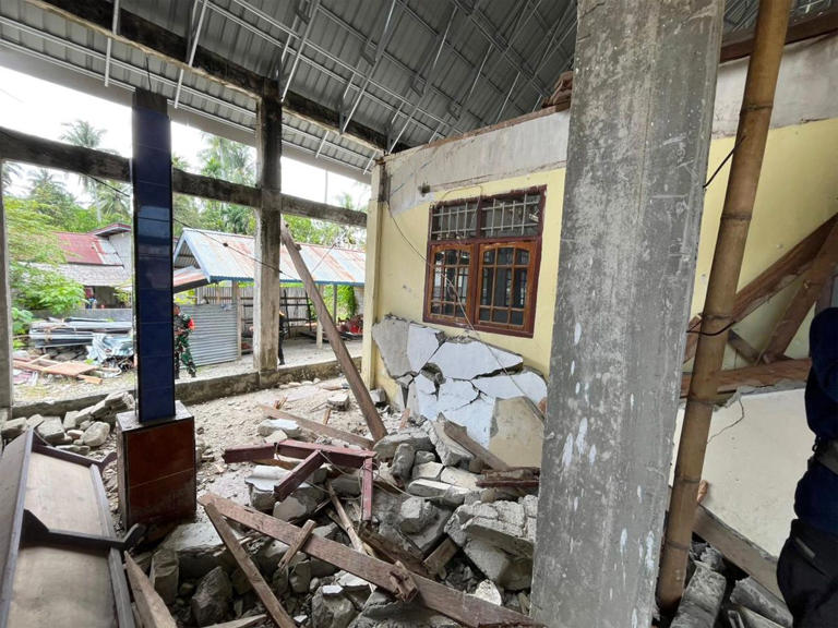 Pasca Gempa Poso: Bantuan Mengalir, Warga Trauma