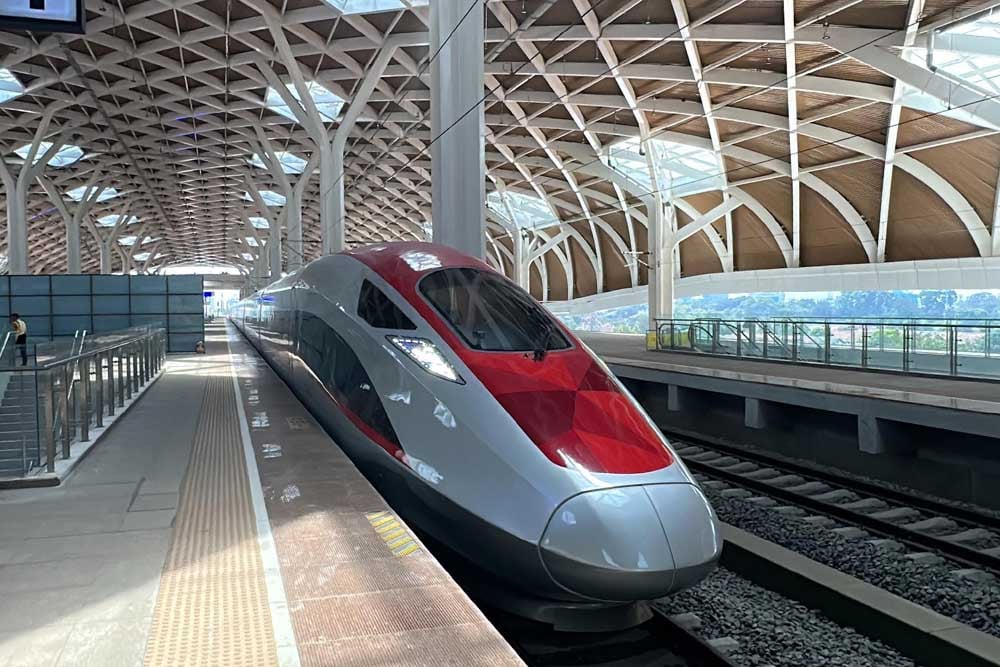 Kereta Cepat Whoosh, Utangnya Lebih Ngebut dari Keretanya