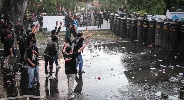 10 Meninggal dan Ratusan Luka-Luka Pasca Demonstrasi di Berbagai Daerah