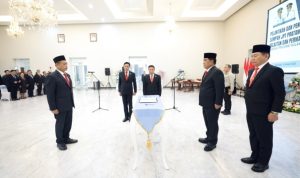 Lantik Dua Pejabat Tinggi Pratama, Ini Pesan Gubernur Yulius Selvanus