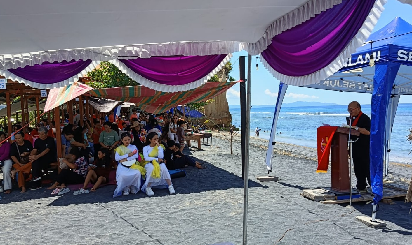 Peringati Kenaikan Yesus Kristus, GMIM Kharisma Buha Gelar Ibadah Pantai