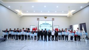 Gubernur Yulius Selvanus Serahkan Bonus, Bukti Nyata Kepedulian Pemerintah Sulut Kepada Atlet Berprestasi