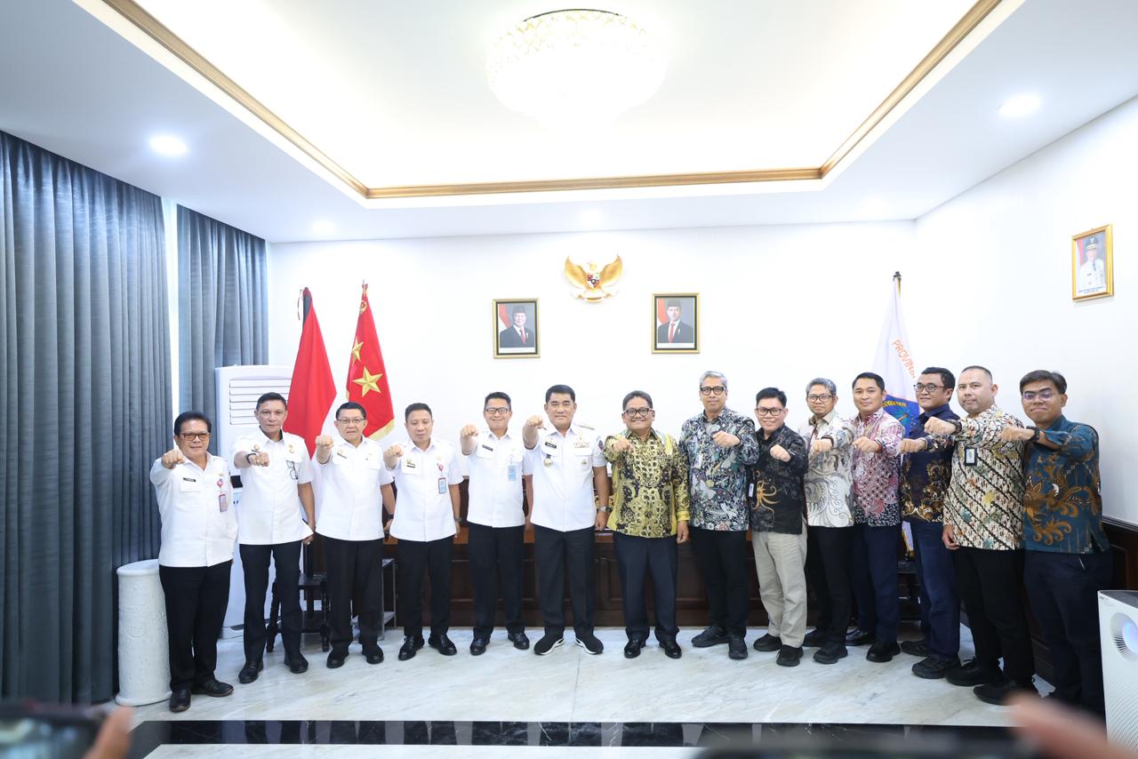 Kerja Nyata Untuk Rakyat, Gubernur Yulius Selvanus Perjuangkan Listrik di Daerah Terpencil