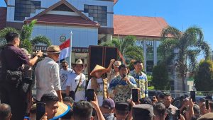 Di Hadapan Massa Aksi Damai Mapalus Pragib, Gubernur YSK Tegaskan Komitmen Pemprov Sulut Dukung Program Strategis Presiden