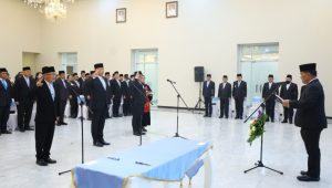 Lantik Tiga Pejabat Eselon II, Gubernur Yulius Selvanus Tegaskan Pengangkatan Pejabat Berdasarkan Kinerja