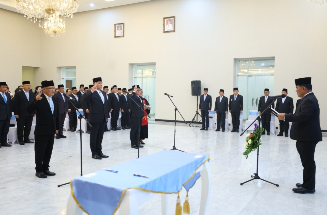 Lantik Tiga Pejabat Eselon II, Gubernur Yulius Selvanus Tegaskan Pengangkatan Pejabat Berdasarkan Kinerja