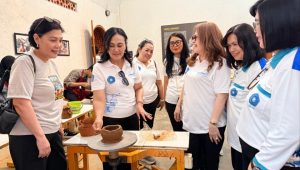 Kunjungi MuseumKu Gerabah Timbul Raharjo, Ny Anik Yulius Selvanus Dorong Pemberdayaan Masyarakat dan Pengembangan Kerajinan Daerah